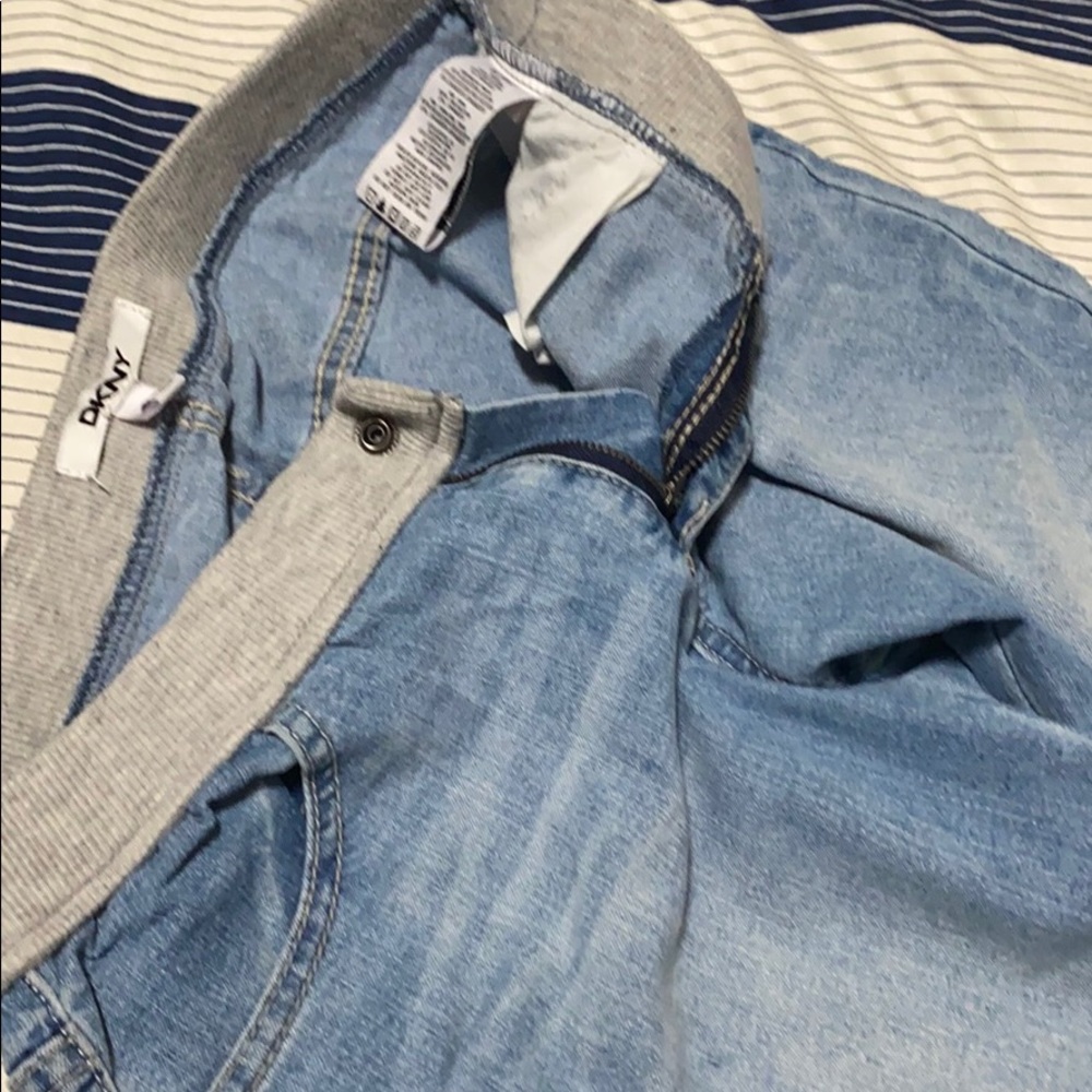 One Capri , 80 %cotton, 19% polyester ,2%spandex